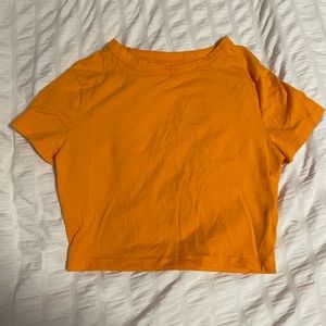basic orange summer cropped tee